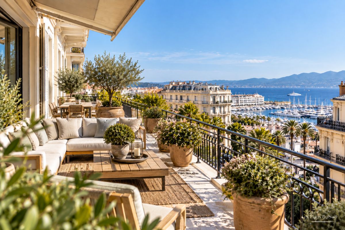 Apartment and penthouse with a terrace on the French Riviera
